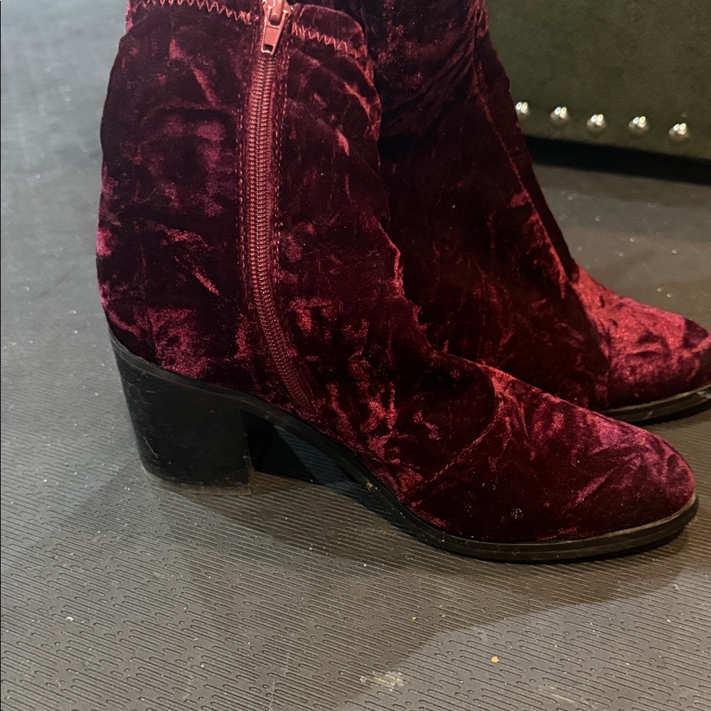 Elegant Velvet Ankle Boots - Burgundy